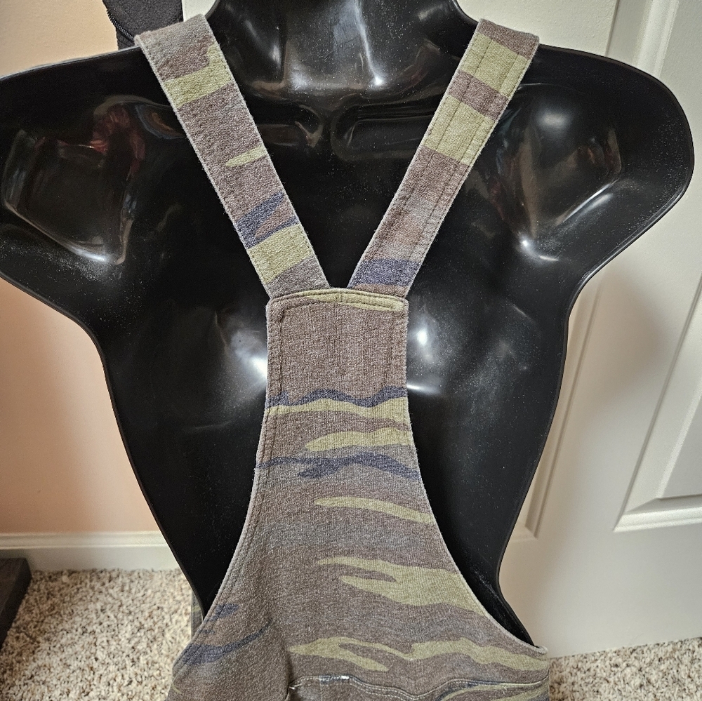 Stylish Camouflage Overalls with Front Pocket - Picture 10 of 13